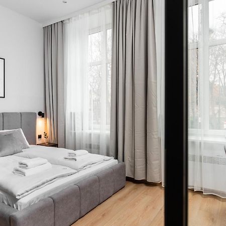 Modern Centrally Located Apartments - By Upstairs Краків Екстер'єр фото