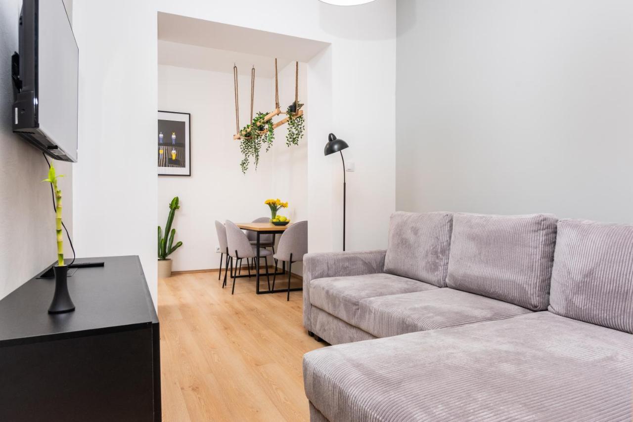 Modern Centrally Located Apartments - By Upstairs Краків Екстер'єр фото