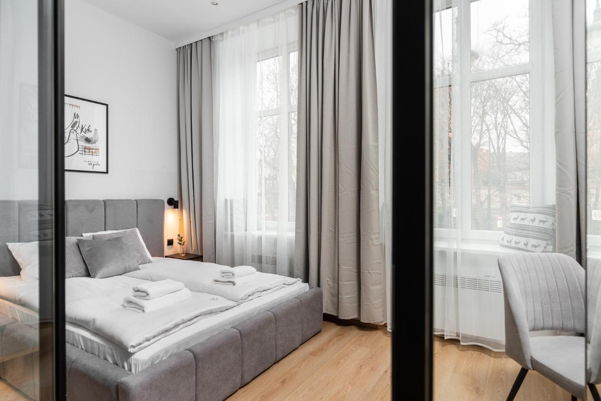 Modern Centrally Located Apartments - By Upstairs Краків Екстер'єр фото