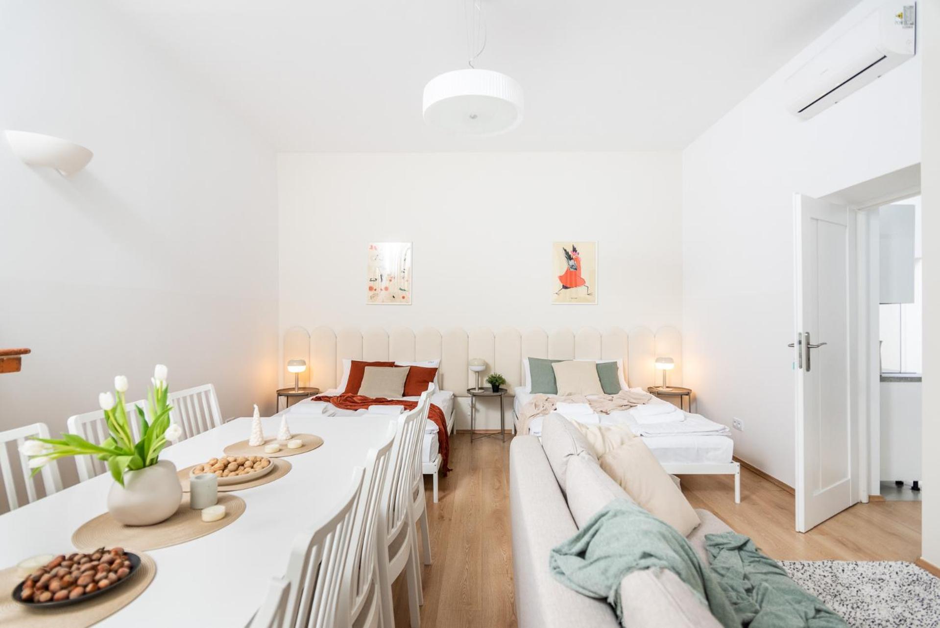 Modern Centrally Located Apartments - By Upstairs Краків Екстер'єр фото