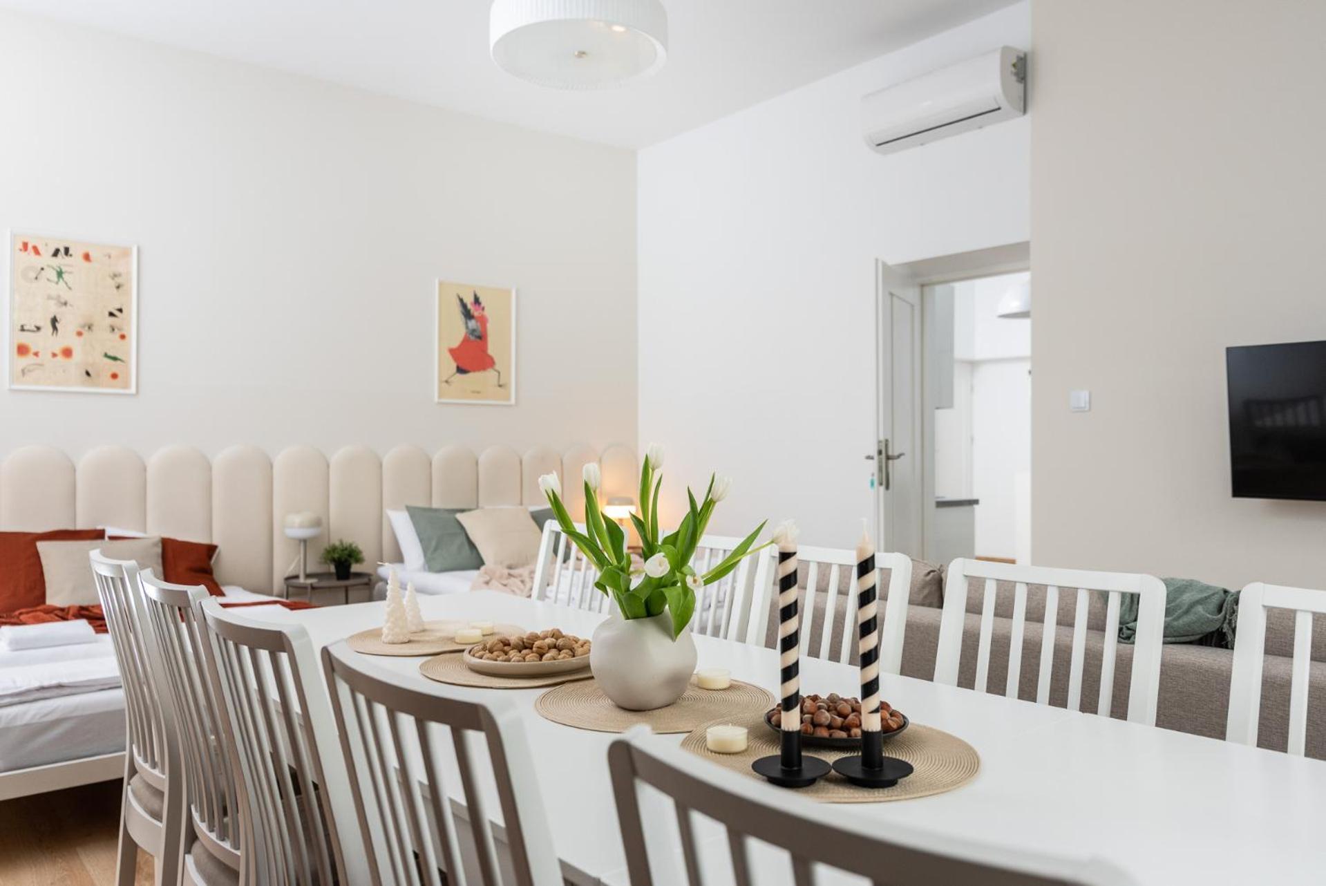Modern Centrally Located Apartments - By Upstairs Краків Екстер'єр фото