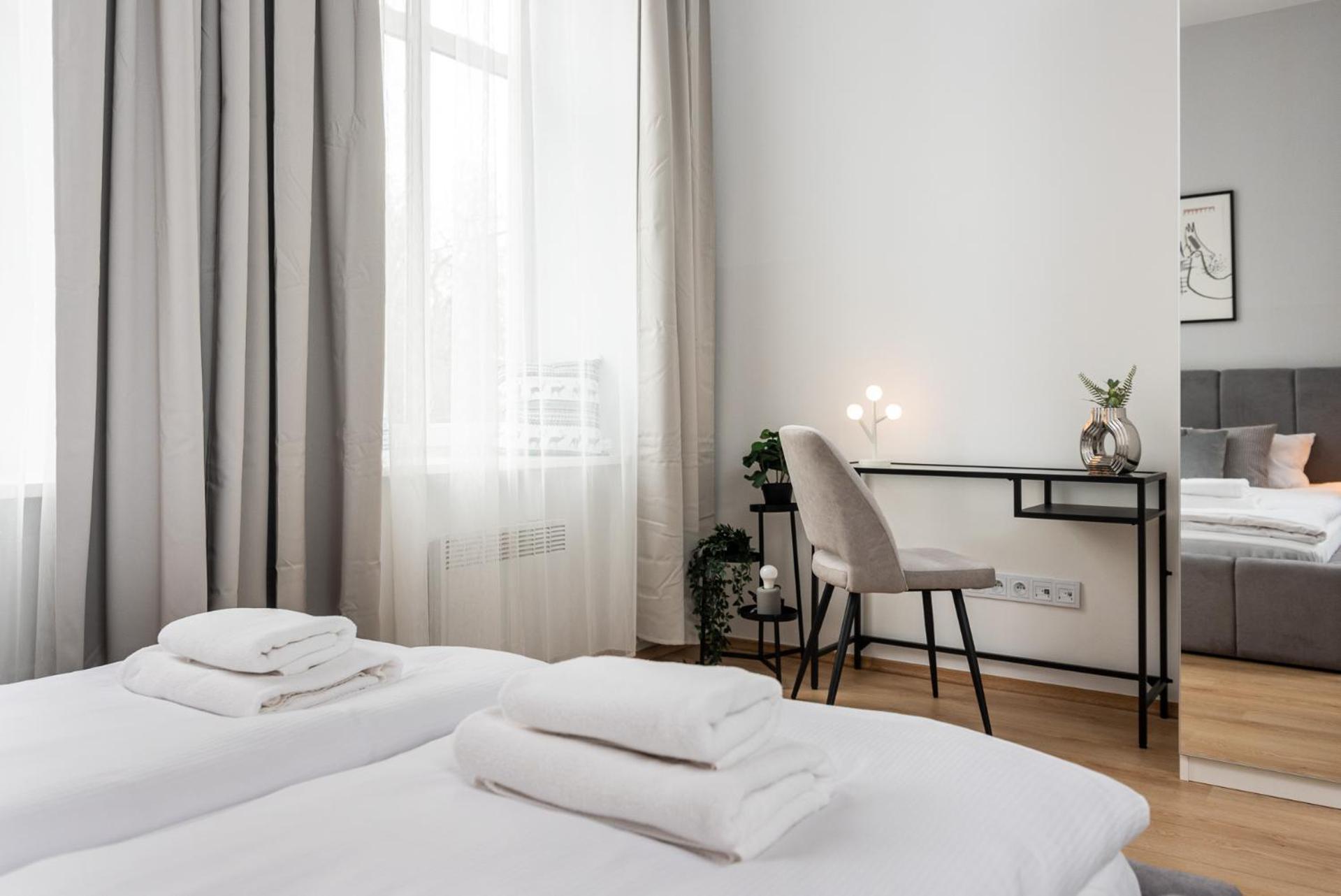 Modern Centrally Located Apartments - By Upstairs Краків Екстер'єр фото