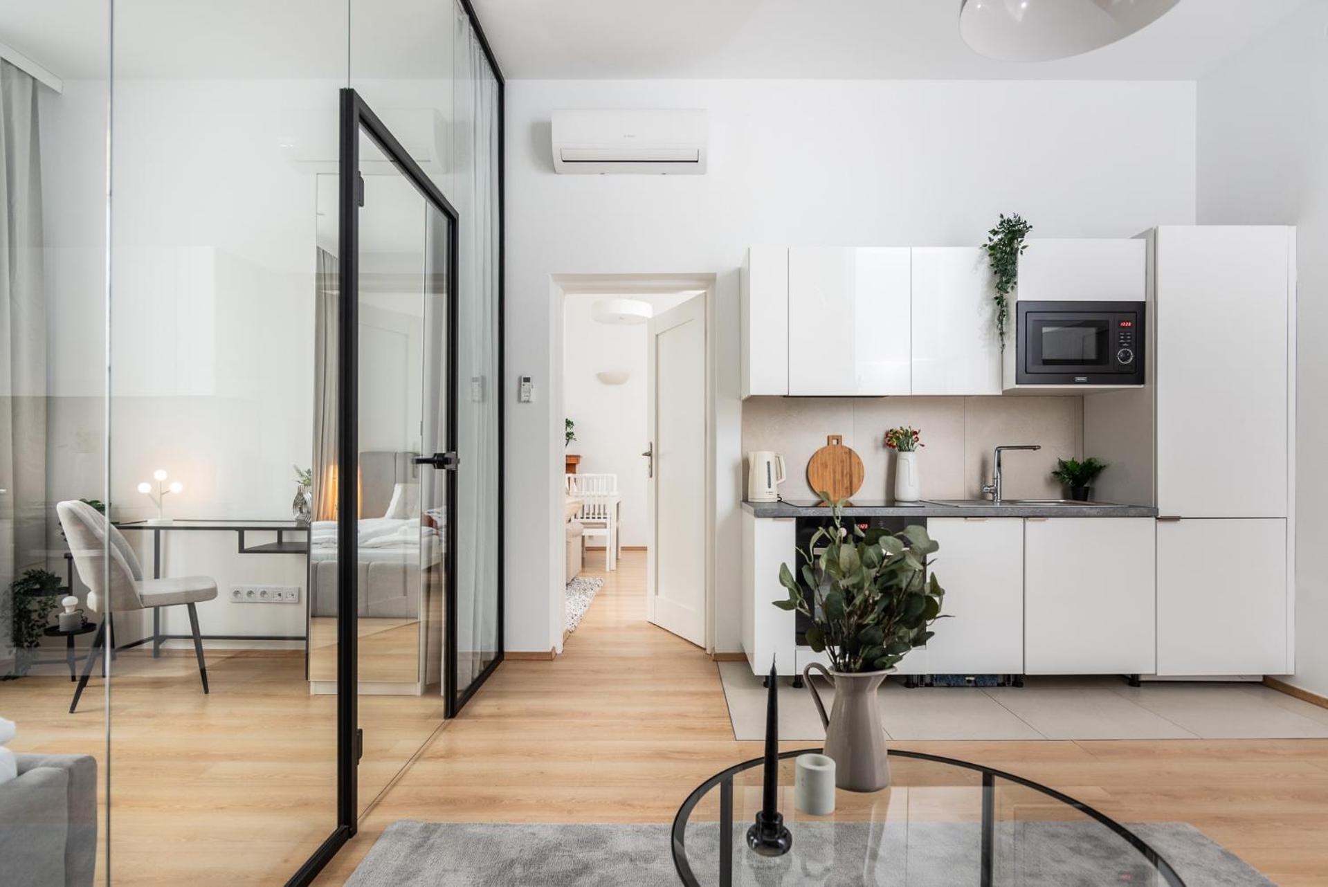 Modern Centrally Located Apartments - By Upstairs Краків Екстер'єр фото